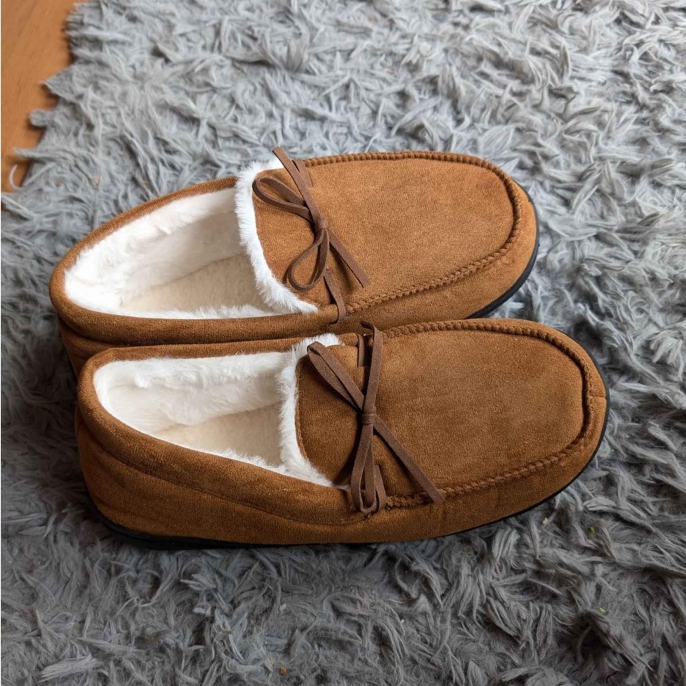 Tan slippers light Tan🤎 size (9) women’s